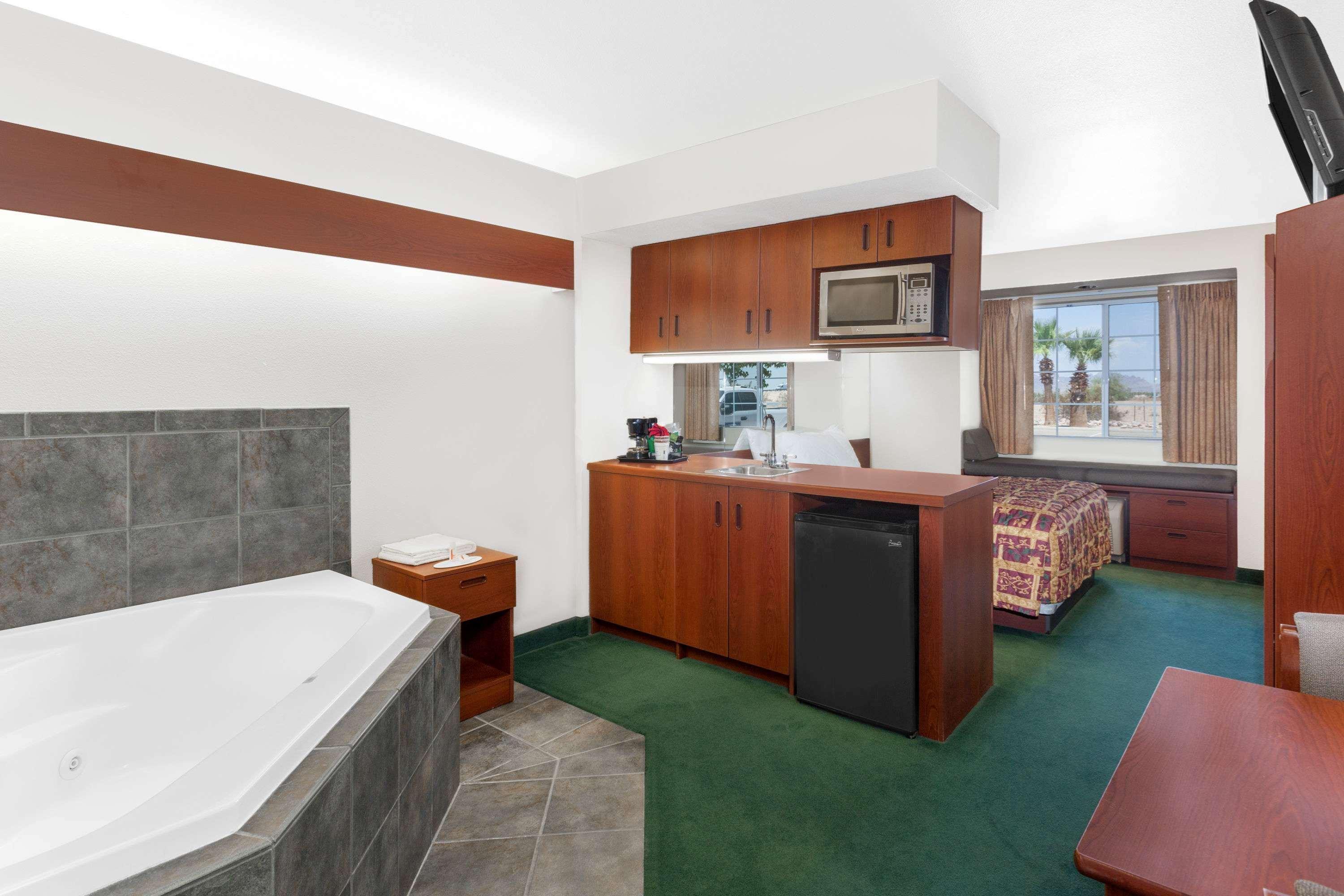 Microtel Inn & Suites By Wyndham Wellton Exterior photo