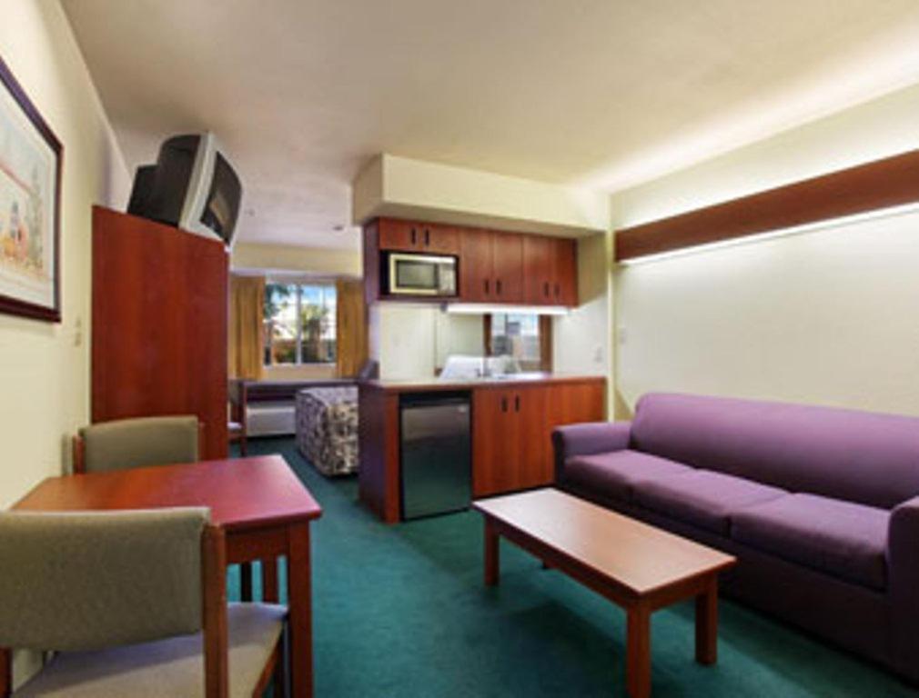 Microtel Inn & Suites By Wyndham Wellton Room photo