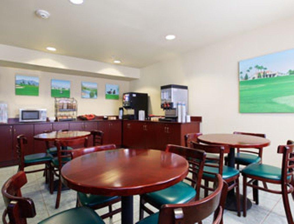 Microtel Inn & Suites By Wyndham Wellton Restaurant photo